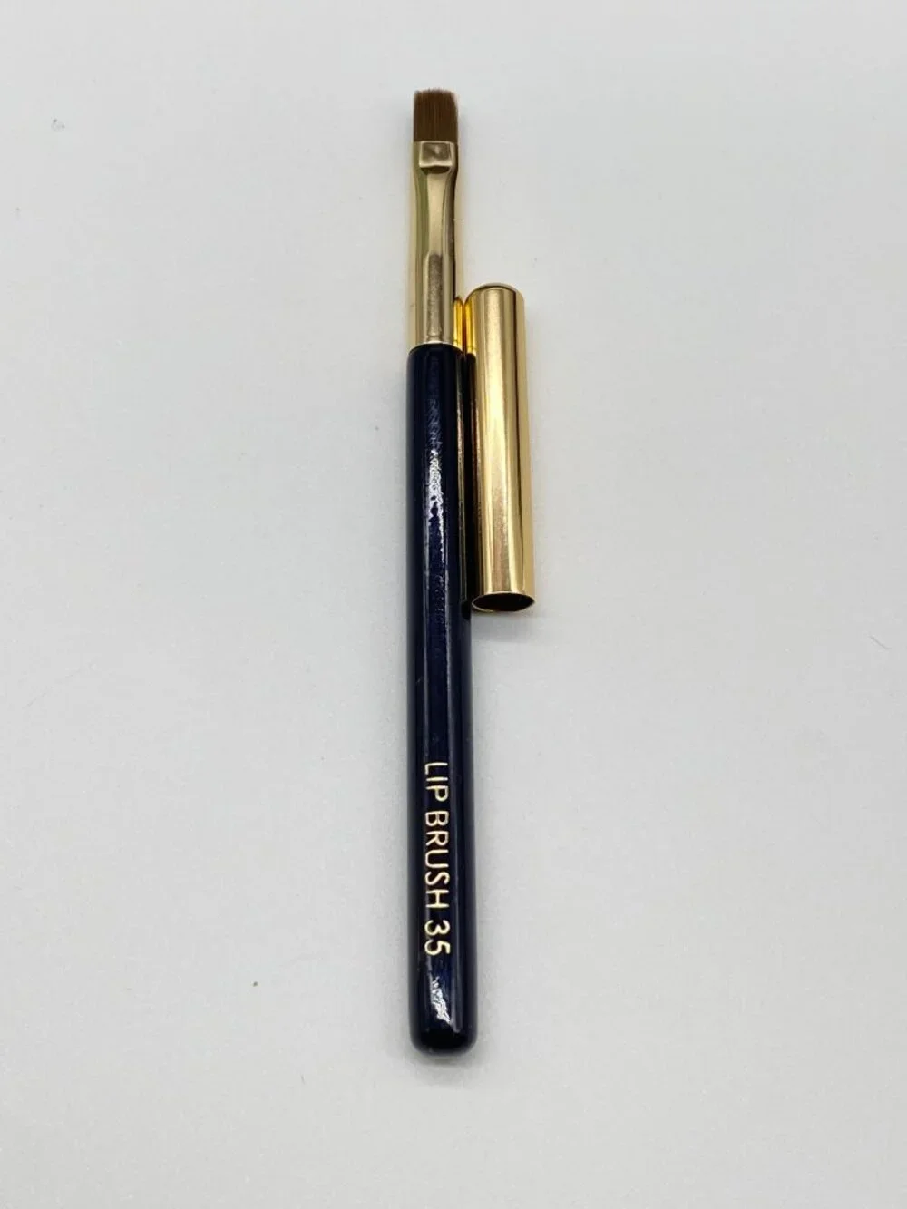 Estee Lauder Lip Brush 35 New. Authentic